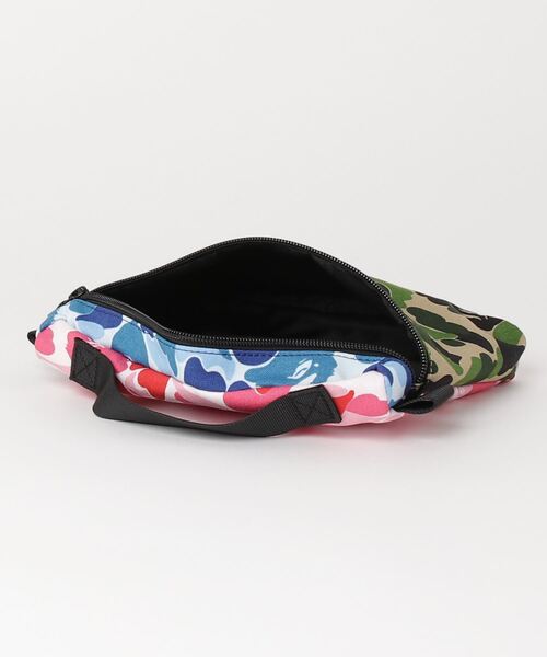 A BATHING APE（アベイシングエイプ）の「ABC MIX CAMO MUSIC POUCH M