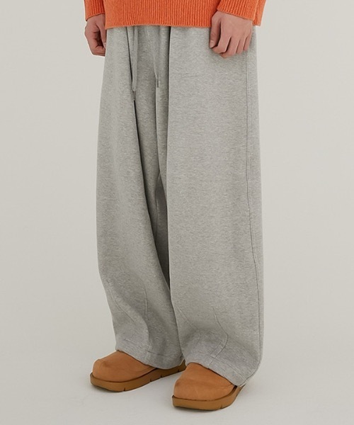 crump（クランプ）の「【crump 】2タックバルーン スウェットパンツ / TWO-TUCK BALLOON SWEAT PANTS（スウェットパンツ・メンズ・ブラック/グレー・MEDIUM/LARGE/X-LARGE）」の2枚目の写真