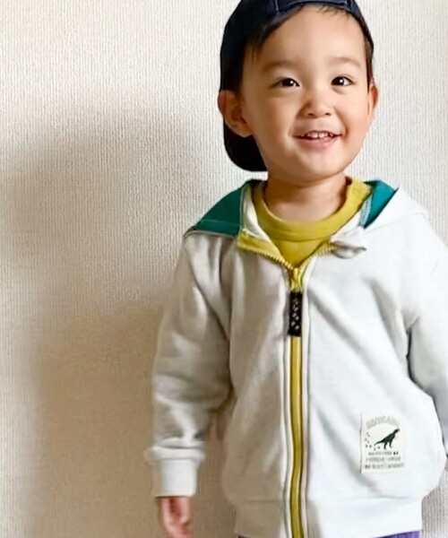 SHOO・LA・RUE（シューラルー）の「◆【90-130cm】裏毛恐竜ツノZIPパーカー（パーカー・キッズ・ライトグレー/ブラック・11/10/12/13/09）」の17枚目の写真