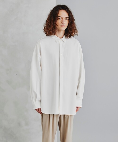 tk.TAKEO KIKUCHI（ティーケータケオキクチ）の「◆【WEB限定】ビッグサイズシャツ（シャツ/ブラウス・メンズ・ホワイト/チャコールグレー/ブラック/ライトブルー・03/02）」の2枚目の写真