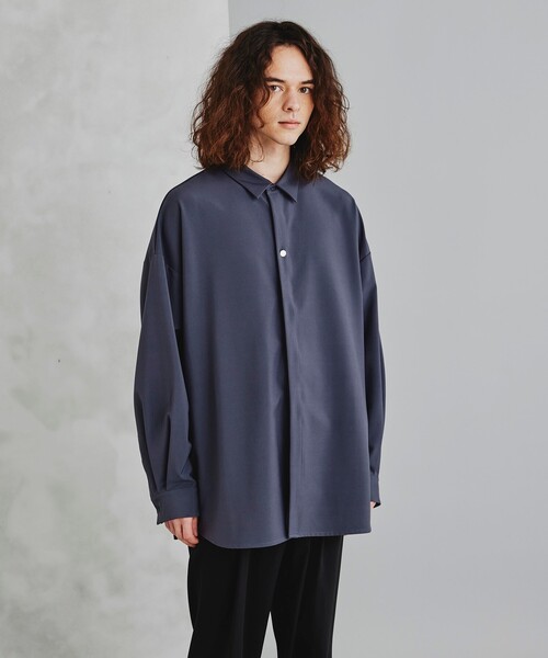 tk.TAKEO KIKUCHI（ティーケータケオキクチ）の「◆【WEB限定】ビッグサイズシャツ（シャツ/ブラウス・メンズ・ホワイト/チャコールグレー/ブラック/ライトブルー・03/02）」の4枚目の写真