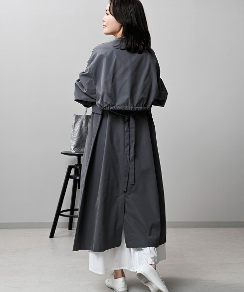 LUPILIEN（ルピリアン）の「【LUPILIEN】レイヤード風ノーカラートレンチコート（ノーカラージャケット・レディース・チャコールグレー/ベージュ/サックスブルー・FREE）」の14枚目の写真