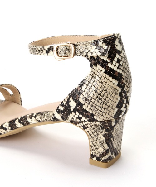 NATURAL BEAUTY BASIC（ナチュラルビューティーベーシック）の「ツインバーストラップサンダル（サンダル・レディース・ホワイト/ベージュ系その他/ブラック・SMALL/MEDIUM/LARGE）」の4枚目の写真