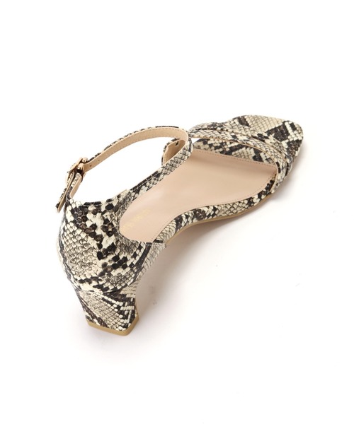 NATURAL BEAUTY BASIC（ナチュラルビューティーベーシック）の「ツインバーストラップサンダル（サンダル・レディース・ホワイト/ベージュ系その他/ブラック・SMALL/MEDIUM/LARGE）」の7枚目の写真