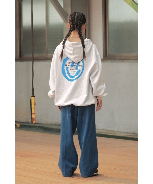 ISTKUNST(イストクンスト)の「【ISTKUNST】LOGO & SMILEY HOODIE / イストクンスト ロゴ アンド スマイリー フーディー(パーカー・レディース・ホワイト/ライトグレー/グレー・MEDIUM/LARGE/SMALL/X-LARGE)」の11枚目の写真