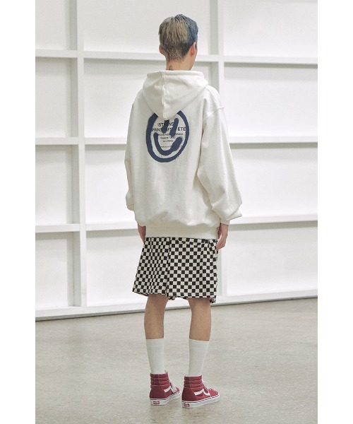 ISTKUNST(イストクンスト)の「【ISTKUNST】LOGO & SMILEY HOODIE / イストクンスト ロゴ アンド スマイリー フーディー(パーカー・レディース・ホワイト/ライトグレー/グレー・MEDIUM/LARGE/SMALL/X-LARGE)」の5枚目の写真