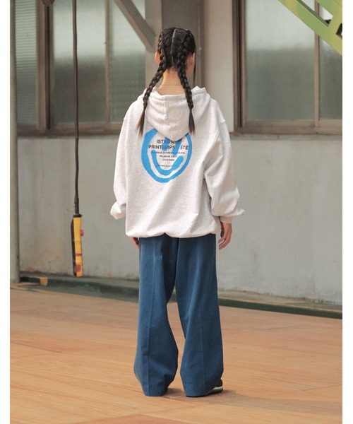 ISTKUNST(イストクンスト)の「【ISTKUNST】LOGO & SMILEY HOODIE / イストクンスト ロゴ アンド スマイリー フーディー(パーカー・レディース・ホワイト/ライトグレー/グレー・MEDIUM/LARGE/SMALL/X-LARGE)」の14枚目の写真
