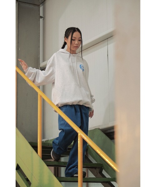 ISTKUNST(イストクンスト)の「【ISTKUNST】LOGO & SMILEY HOODIE / イストクンスト ロゴ アンド スマイリー フーディー(パーカー・レディース・ホワイト/ライトグレー/グレー・MEDIUM/LARGE/SMALL/X-LARGE)」の16枚目の写真