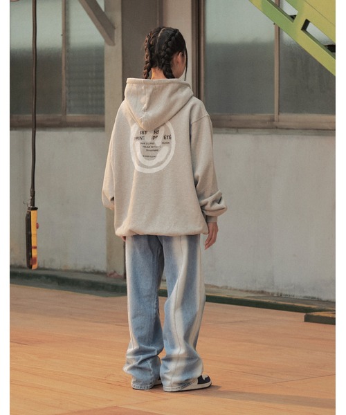 ISTKUNST(イストクンスト)の「【ISTKUNST】LOGO & SMILEY HOODIE / イストクンスト ロゴ アンド スマイリー フーディー(パーカー・レディース・ホワイト/ライトグレー/グレー・MEDIUM/LARGE/SMALL/X-LARGE)」の21枚目の写真