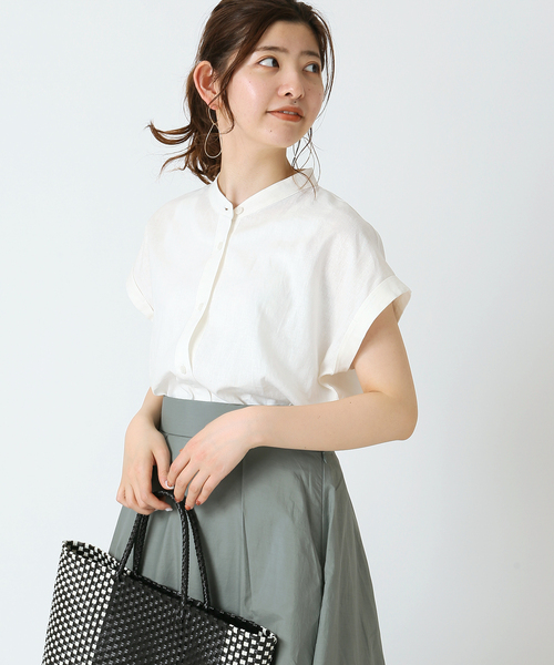 B.C STOCK(ベーセーストック)の「麻レーヨンバンドカラーシャツ(シャツ/ブラウス・レディース・ホワイト/ベージュ/ネイビー/グリーン・FREE)」の2枚目の写真