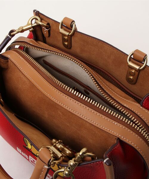 Disney（ディズニー）の「【DISNEY x COACH】ローグ 25 ウィズ ミッキーマウス アンド ミニーマウス モチーフ（ショルダーバッグ・レディース・レッド系その他・ONE）」の7枚目の写真