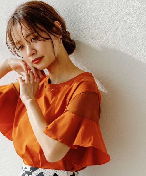 mysty woman(ミスティウーマン)の「シアショルダープルオーバー 277907(Tシャツ/カットソー・レディース・ブラック/オフホワイト/オレンジ/ライトブルー・FREE)」の4枚目の写真