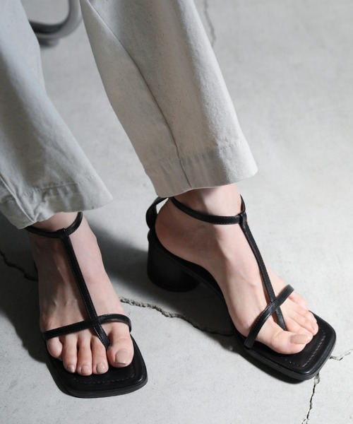 select MOCA（セレクトモカ）の「2022 SS ストラップベルトスクエアトゥサンダル（サンダル・レディース・アイボリー/ブラック・SMALL/MEDIUM/LARGE）」の2枚目の写真