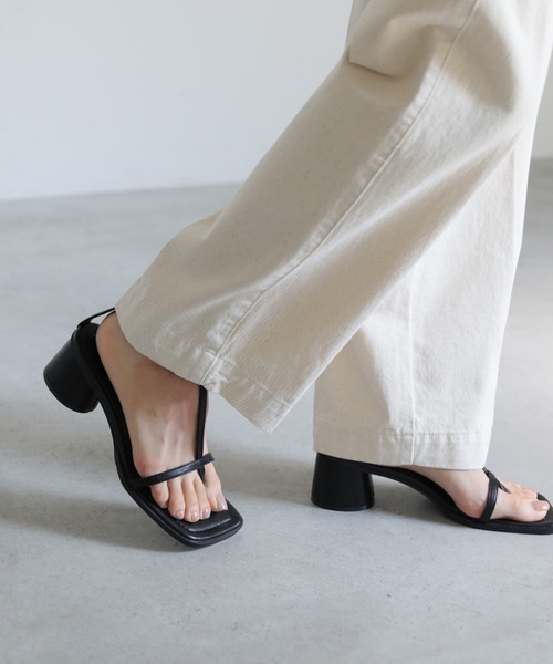 select MOCA（セレクトモカ）の「2022 SS ストラップベルトスクエアトゥサンダル（サンダル・レディース・アイボリー/ブラック・SMALL/MEDIUM/LARGE）」の7枚目の写真