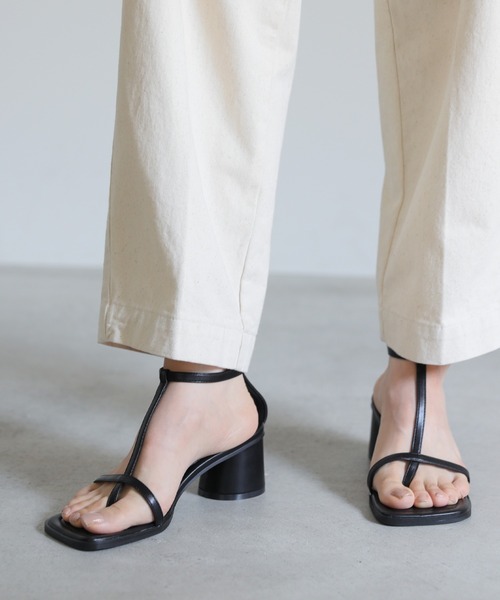 select MOCA（セレクトモカ）の「2022 SS ストラップベルトスクエアトゥサンダル（サンダル・レディース・アイボリー/ブラック・SMALL/MEDIUM/LARGE）」の6枚目の写真