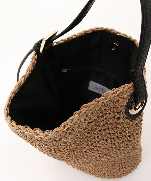 natural couture（ナチュラルクチュール）の「ベルトハンドル手編みミニバッグ（ショルダーバッグ・レディース・ブラック/アイボリー・FREE）」の4枚目の写真