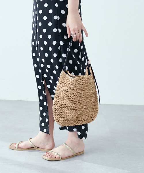 natural couture（ナチュラルクチュール）の「ベルトハンドル手編みミニバッグ（ショルダーバッグ・レディース・ブラック/アイボリー・FREE）」の11枚目の写真