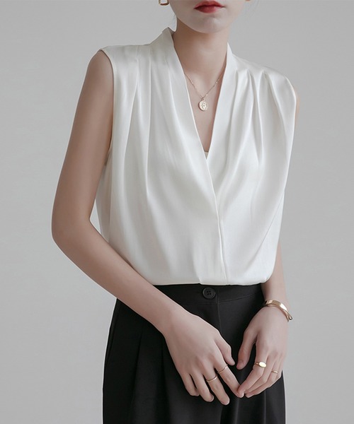 Jewelobe（ジュエローブ）の「ショルダータックノースリーブブラウス（シャツ/ブラウス・レディース・ホワイト/ネイビー/グレー・FREE）」の7枚目の写真