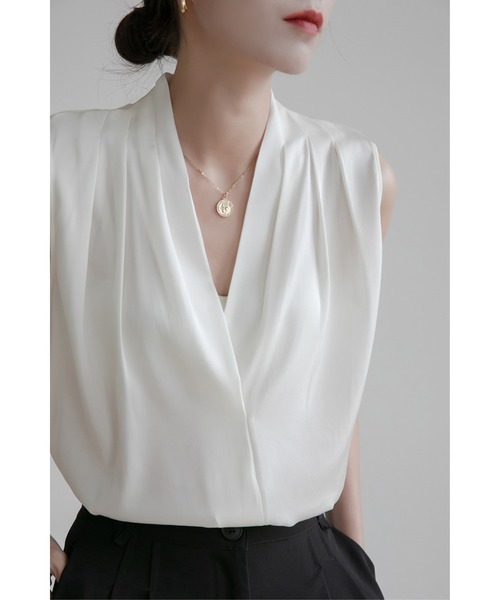 Jewelobe（ジュエローブ）の「ショルダータックノースリーブブラウス（シャツ/ブラウス・レディース・ホワイト/ネイビー/グレー・FREE）」の4枚目の写真