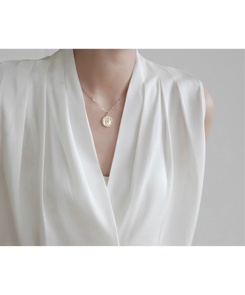 Jewelobe（ジュエローブ）の「ショルダータックノースリーブブラウス（シャツ/ブラウス・レディース・ホワイト/ネイビー/グレー・FREE）」の6枚目の写真