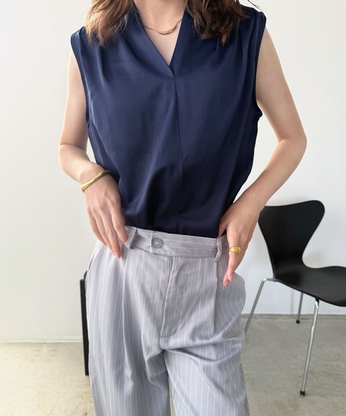 Jewelobe（ジュエローブ）の「ショルダータックノースリーブブラウス（シャツ/ブラウス・レディース・ホワイト/ネイビー/グレー・FREE）」の15枚目の写真