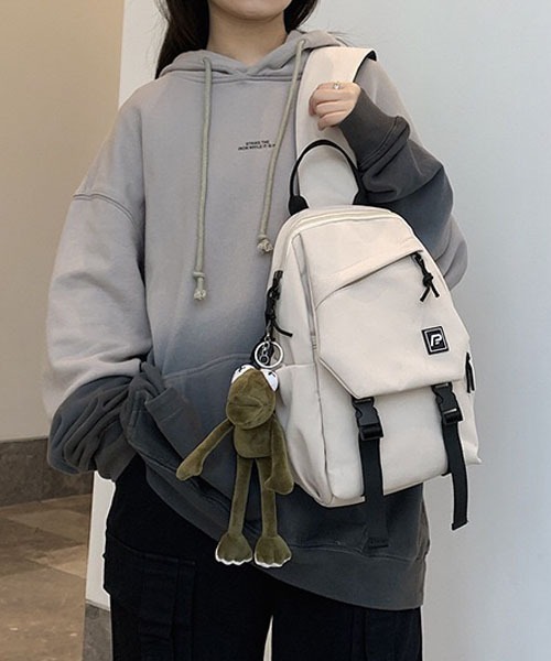 gossip！ロサンゼルス（ゴシップロサンゼルス）の「ダブル ベルト フラップ カジュアル リュック（ボディバッグ/ウエストポーチ・レディース・ホワイト/ブラック/ライトグリーン・FREE）」の17枚目の写真