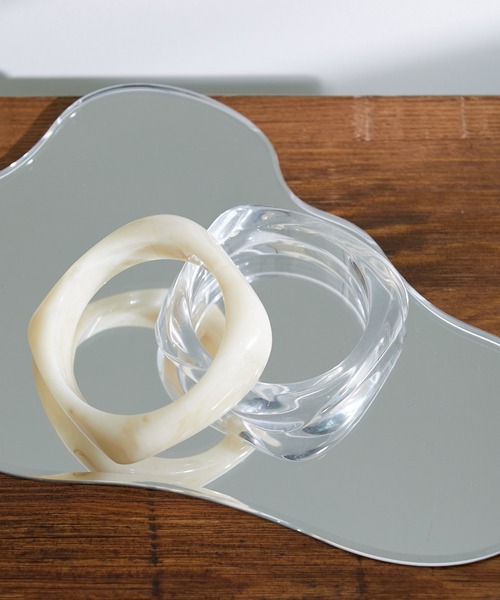 VIS（ビス）の「アクリルバングル（バングル/リストバンド・レディース・ベージュ/その他・FREE）」の4枚目の写真