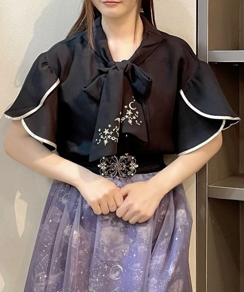 axes femme（アクシーズファム）の「夏の星空刺繍ボウタイブラウス