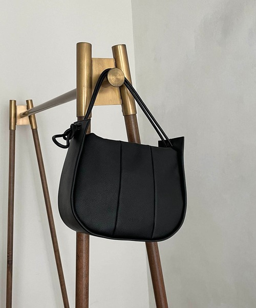 CAPRICIEUX LE'MAGE（カプリシューレマージュ）の「CHOEバッグ（ショルダーバッグ・レディース・ホワイト/ブラック・FREE）」の2枚目の写真