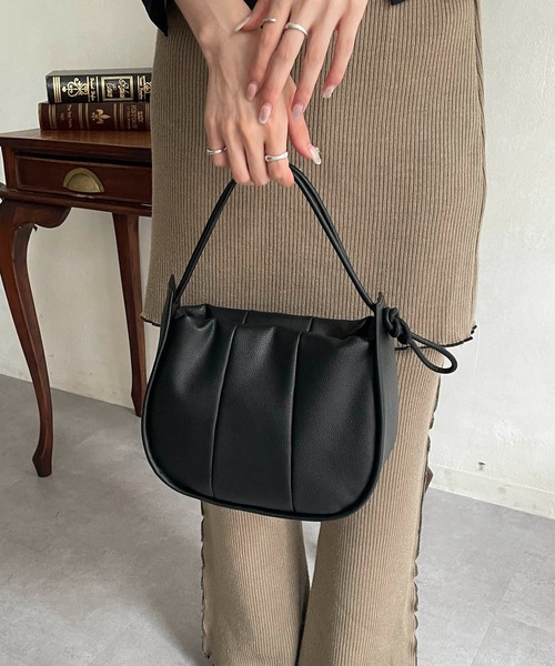 CAPRICIEUX LE'MAGE（カプリシューレマージュ）の「CHOEバッグ（ショルダーバッグ・レディース・ホワイト/ブラック・FREE）」の3枚目の写真