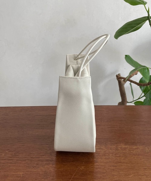 CAPRICIEUX LE'MAGE（カプリシューレマージュ）の「CHOEバッグ（ショルダーバッグ・レディース・ホワイト/ブラック・FREE）」の5枚目の写真