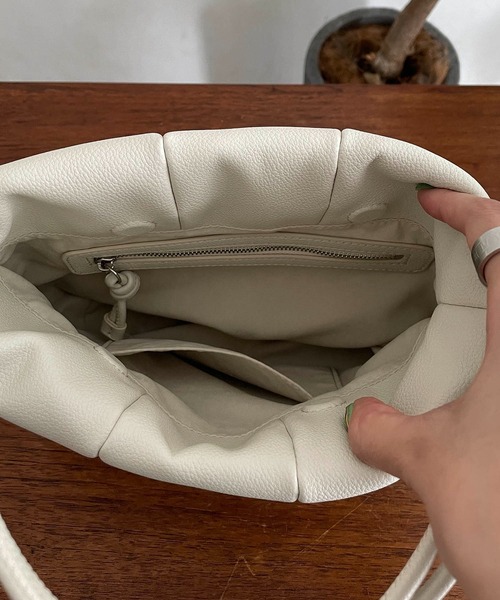 CAPRICIEUX LE'MAGE（カプリシューレマージュ）の「CHOEバッグ（ショルダーバッグ・レディース・ホワイト/ブラック・FREE）」の13枚目の写真