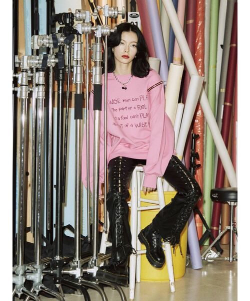 jouetie（ジュエティ）の「センターレースアップフィットフレアパンツ（デニムパンツ・レディース・ブラック/ブルー・MEDIUM/SMALL）」の15枚目の写真