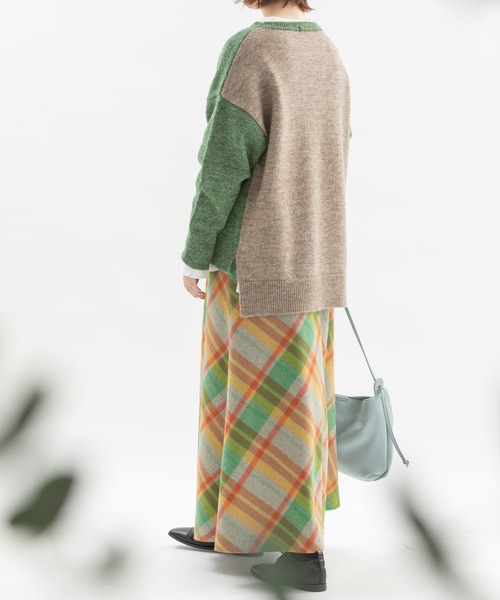 nop de nod(ノップドゥノッド)の「ロングモヘアバイカラーセーター(ニット/セーター・レディース・ブルー/グリーン/モカ・3)」の12枚目の写真
