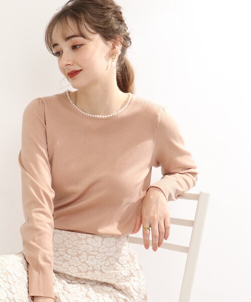 couture brooch(クチュールブローチ)の「◆【新色追加!9色展開/1枚でスタイルが決まる、キレイめニット】フェイクパールネックニット(ニット/セーター・レディース・ベビーピンク/ライトパープル/ブラック/アイボリー/オフホワイト/ネイビー/サックスブルー/ピンク系その他/ライトグリーン・42/34/38)」の21枚目の写真