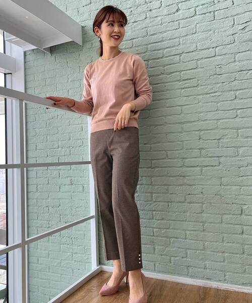 couture brooch(クチュールブローチ)の「◆【新色追加!9色展開/1枚でスタイルが決まる、キレイめニット】フェイクパールネックニット(ニット/セーター・レディース・ベビーピンク/ライトパープル/ブラック/アイボリー/オフホワイト/ネイビー/サックスブルー/ピンク系その他/ライトグリーン・42/34/38)」の15枚目の写真