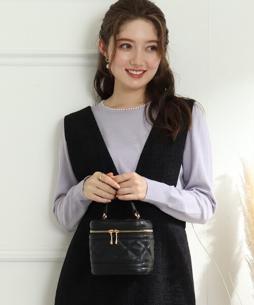 couture brooch(クチュールブローチ)の「◆【新色追加!9色展開/1枚でスタイルが決まる、キレイめニット】フェイクパールネックニット(ニット/セーター・レディース・ベビーピンク/ライトパープル/ブラック/アイボリー/オフホワイト/ネイビー/サックスブルー/ピンク系その他/ライトグリーン・42/34/38)」の22枚目の写真