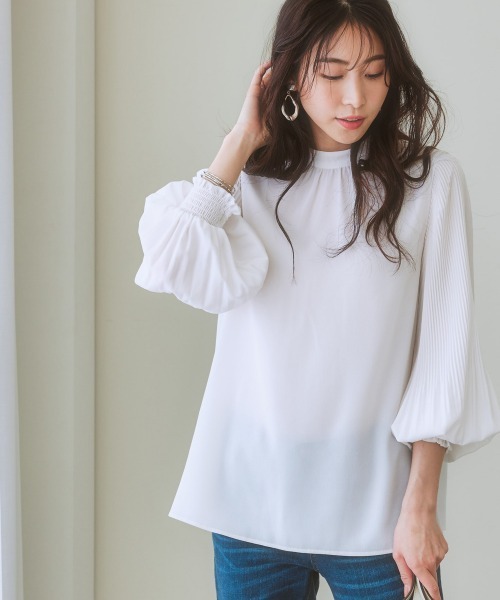 7days Life Styling（セブンデイズライフスタイリング）の「袖プリーツスタンドカラーブラウス（シャツ/ブラウス・レディース・オフホワイト/ブラック/ピンクベージュ/ブルーグレー・L/LL/S/M）」の2枚目の写真