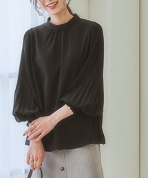 袖プリーツスタンドカラーブラウス