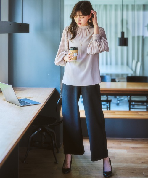 7days Life Styling（セブンデイズライフスタイリング）の「袖プリーツスタンドカラーブラウス（シャツ/ブラウス・レディース・オフホワイト/ブラック/ピンクベージュ/ブルーグレー・L/LL/S/M）」の19枚目の写真