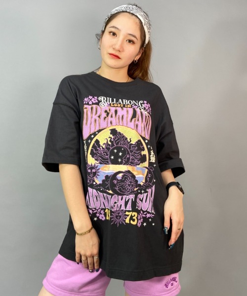 BILLABONG（ビラボン）の「BILLABONG/ビラボン  ビッグシルエット/オーバーサイズ/グラフィックTシャツ   BD013-207（Tシャツ/カットソー・レディース・ブラック×ピンク/ホワイト×ブルー/ブルー・L/M）」の3枚目の写真