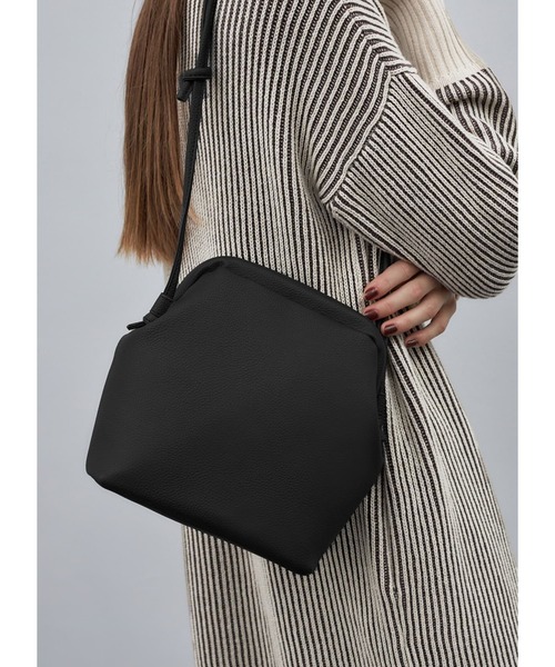 STYLE DELI（スタイルデリ）の「がまぐちフォルムショルダーバッグB（ショルダーバッグ・レディース・アイボリー/ブラック/ピンク/オレンジ/シルバー・FREE）」の3枚目の写真