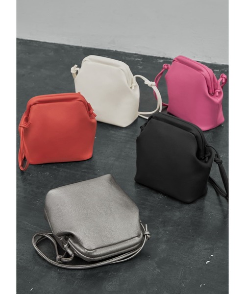 STYLE DELI（スタイルデリ）の「がまぐちフォルムショルダーバッグB（ショルダーバッグ・レディース・アイボリー/ブラック/ピンク/オレンジ/シルバー・FREE）」の8枚目の写真