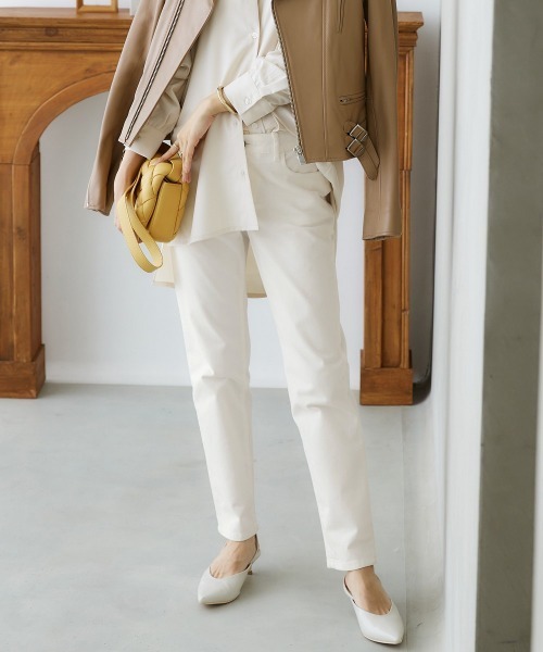 nissen（ニッセン）の「ゆるフィットスキニーパンツ（股下70ｃｍ）（チノパンツ・レディース・カーキ/ブラック/ネイビー系1/モカ/オフホワイト/ベージュ/ライトベージュ/ネイビー系2/ブルーグレー/バーガンディー・L/S/LL/M/3L）」の2枚目の写真