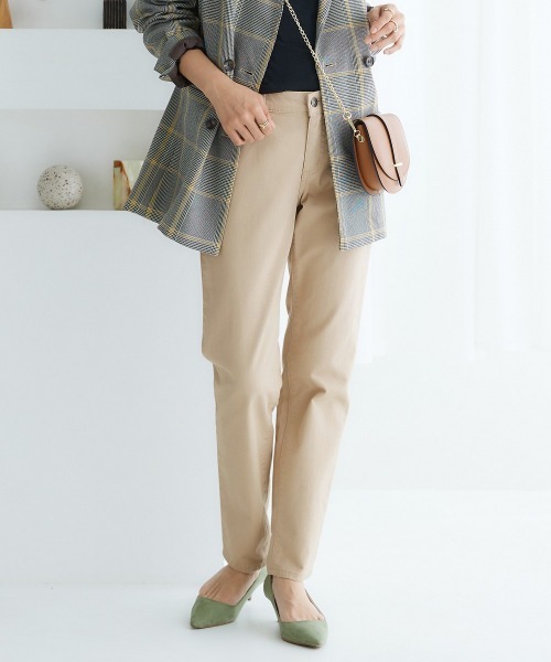 nissen（ニッセン）の「ゆるフィットスキニーパンツ（股下70ｃｍ）（チノパンツ・レディース・カーキ/ブラック/ネイビー系1/モカ/オフホワイト/ベージュ/ライトベージュ/ネイビー系2/ブルーグレー/バーガンディー・L/S/LL/M/3L）」の6枚目の写真