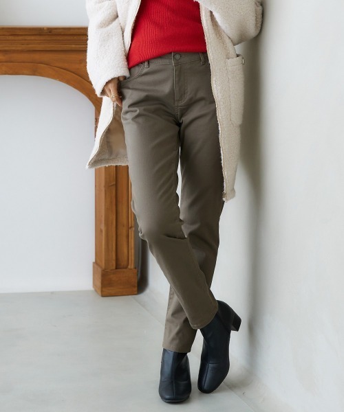 nissen（ニッセン）の「ゆるフィットスキニーパンツ（股下70ｃｍ）（チノパンツ・レディース・カーキ/ブラック/ネイビー系1/モカ/オフホワイト/ベージュ/ライトベージュ/ネイビー系2/ブルーグレー/バーガンディー・L/S/LL/M/3L）」の4枚目の写真