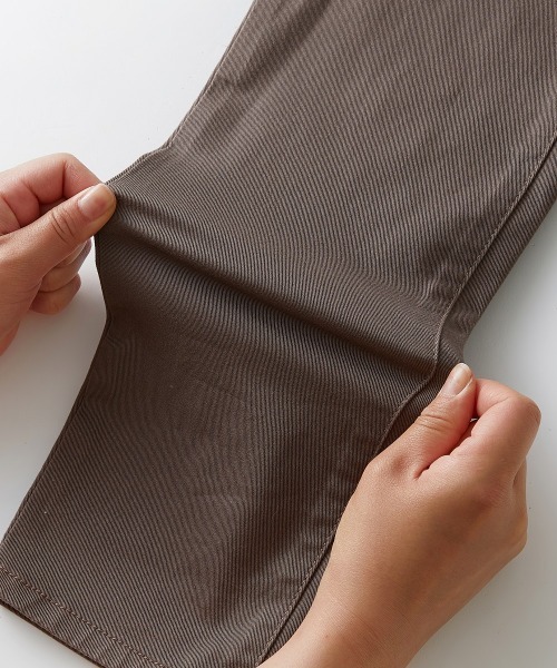 nissen（ニッセン）の「ゆるフィットスキニーパンツ（股下70ｃｍ）（チノパンツ・レディース・カーキ/ブラック/ネイビー系1/モカ/オフホワイト/ベージュ/ライトベージュ/ネイビー系2/ブルーグレー/バーガンディー・L/S/LL/M/3L）」の16枚目の写真