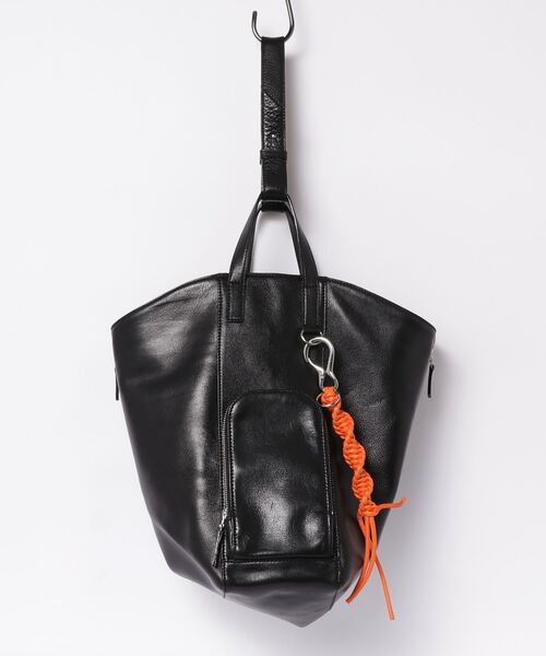 TORNADO MART（トルネードマート）の「TORNADO MART∴レザーハンモックバッグ（トートバッグ・メンズ・ブラック/アイボリー・F）」の4枚目の写真