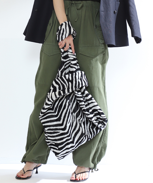 VERMEIL par iena(ヴェルメイユパーイエナ)の「【INSCRIRE/アンスクリア】Zebra Pile Bag(トートバッグ・レディース・A・FREE)」の7枚目の写真