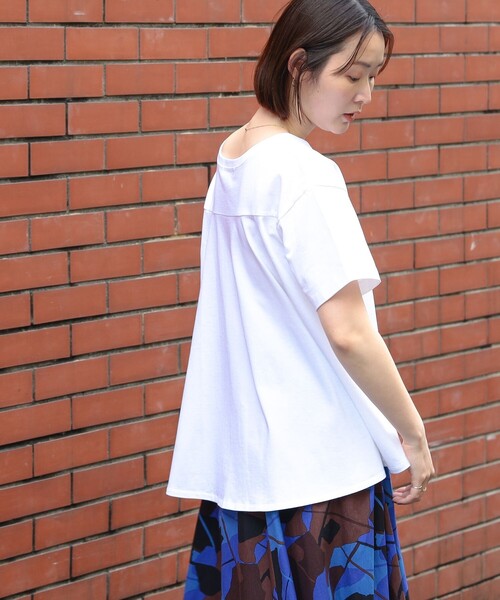 Ray BEAMS（レイビームス）の「Ray BEAMS / バック フレア クルーネック Tシャツ（Tシャツ/カットソー・レディース・ブラック/ホワイト/ブラック×ホワイト・ONE SIZE）」の14枚目の写真